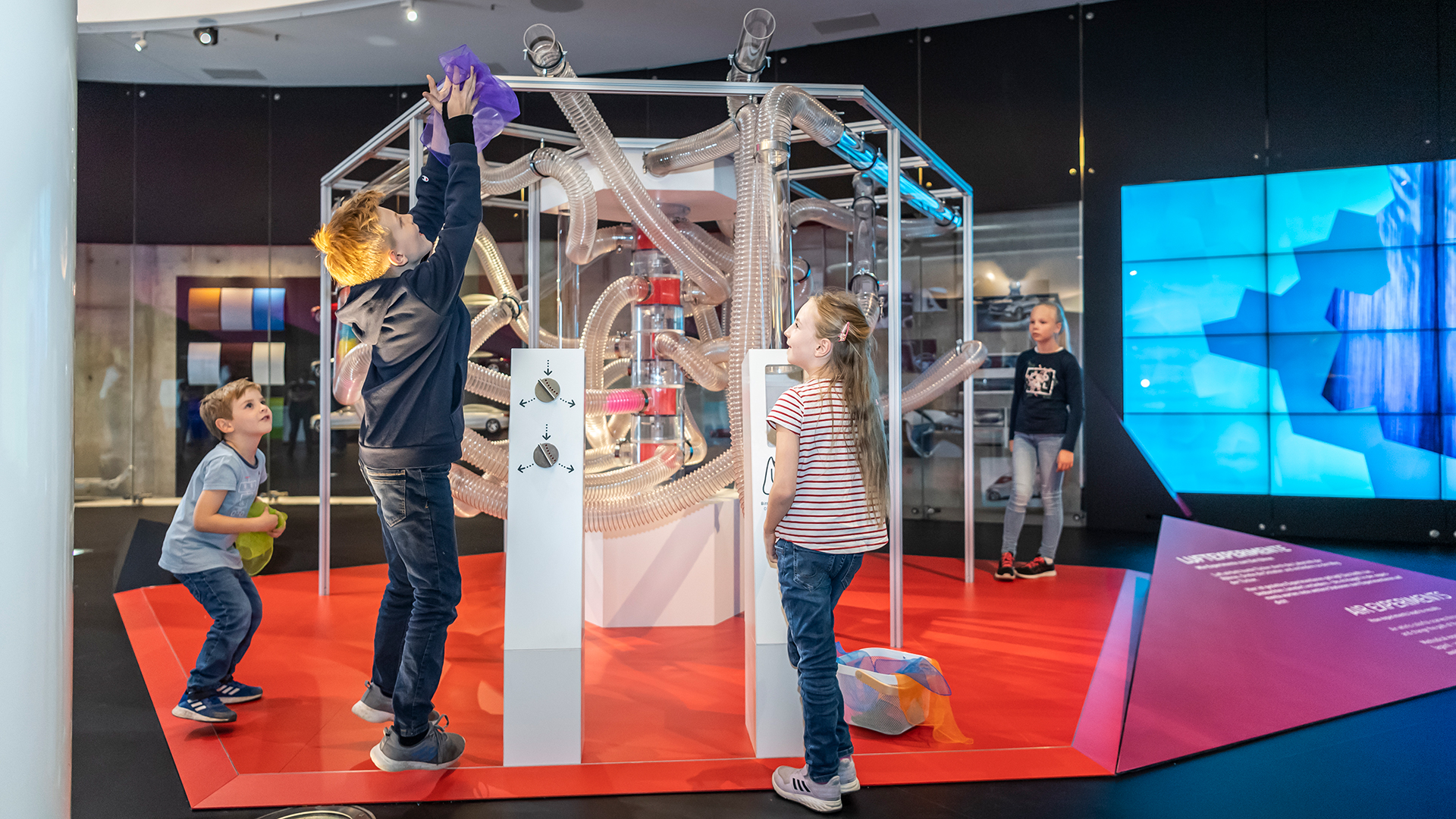 experimenta präsentiert Ausstellung im Mercedes-Benz Museum