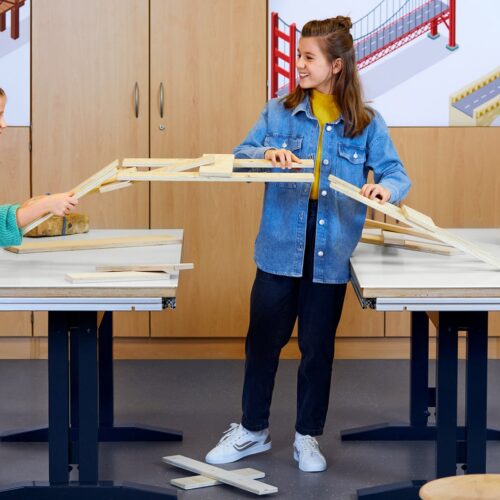 Kinder bauen mit Holz