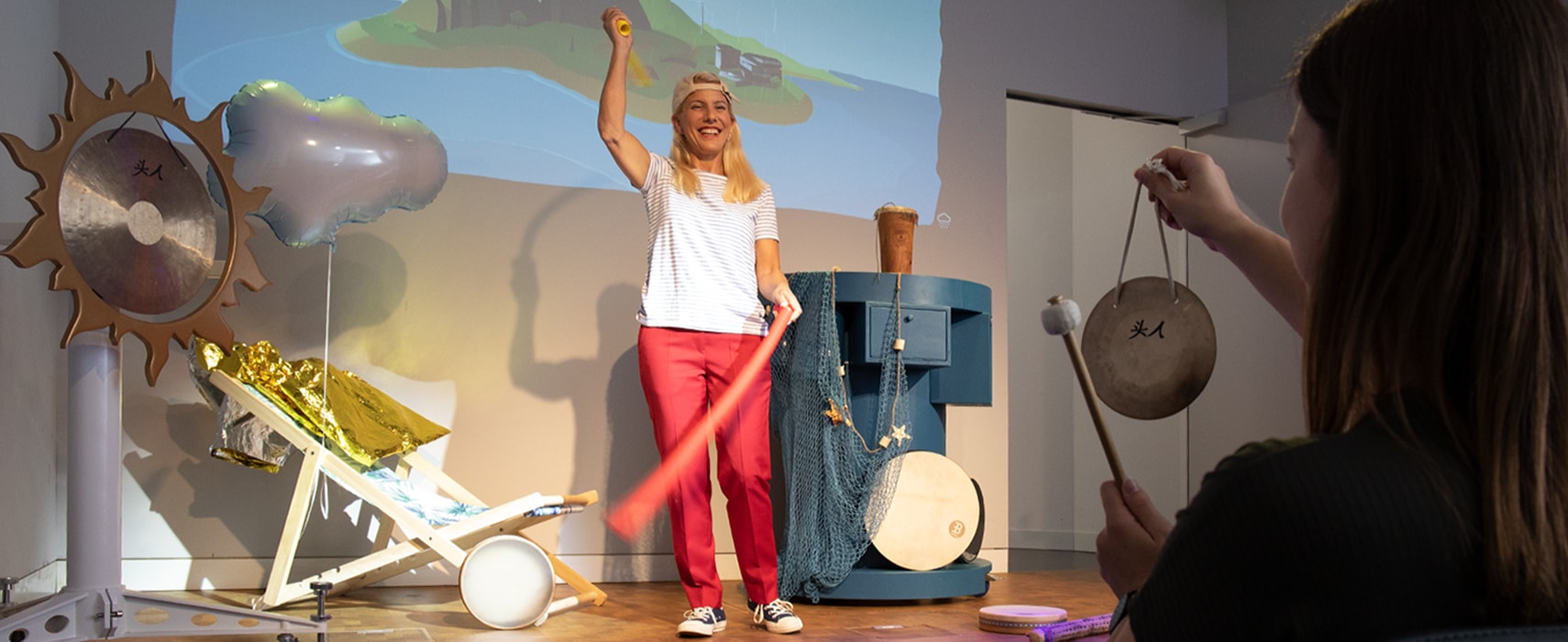 Bühnenshow mit Kelly im Experimentaltheater
