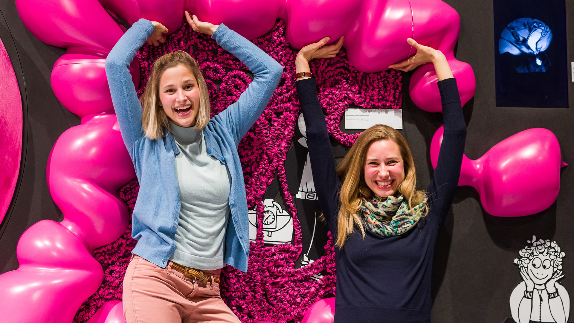 Giulia und Jill Enders in der Sonderausstellung