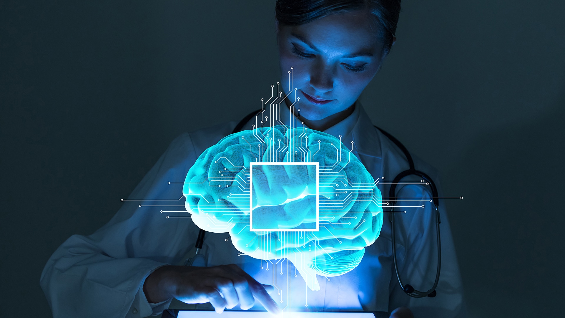 KI (Artificial Intelligence) – Frau mit Tablet und Gehirngrafik