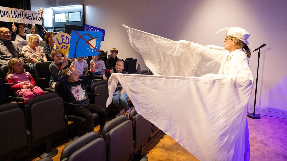 Entdeckungsreise durch die Nacht im Experimentaltheater experimenta