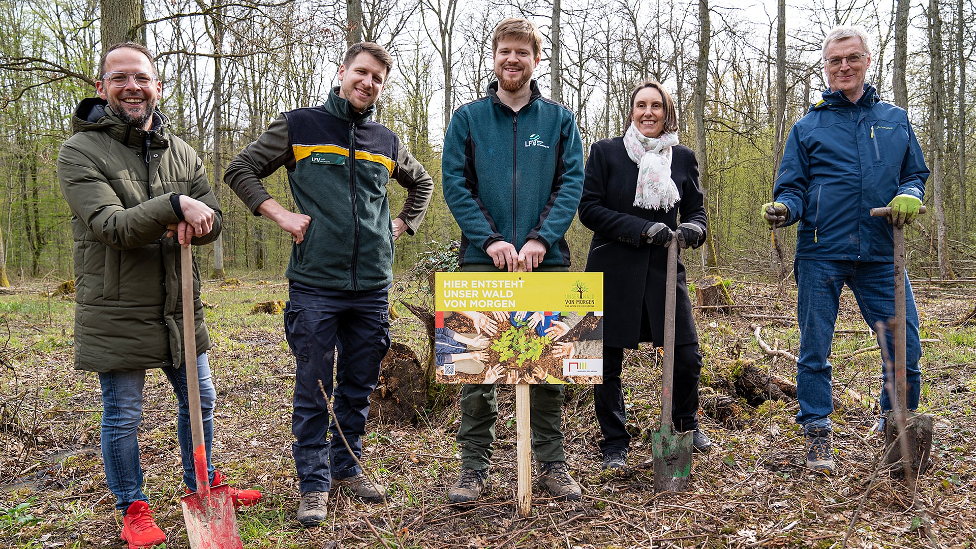 v.l.n.r.: Steffen Heinrich (Stadt Brackenheim), Jörn Hartmann und Lukas Georgi (beide Kreisforstamt des Landratsamts Heilbronn, Dr. Nadine Herrmann und Dr. Christian Sichau (beide experimenta)