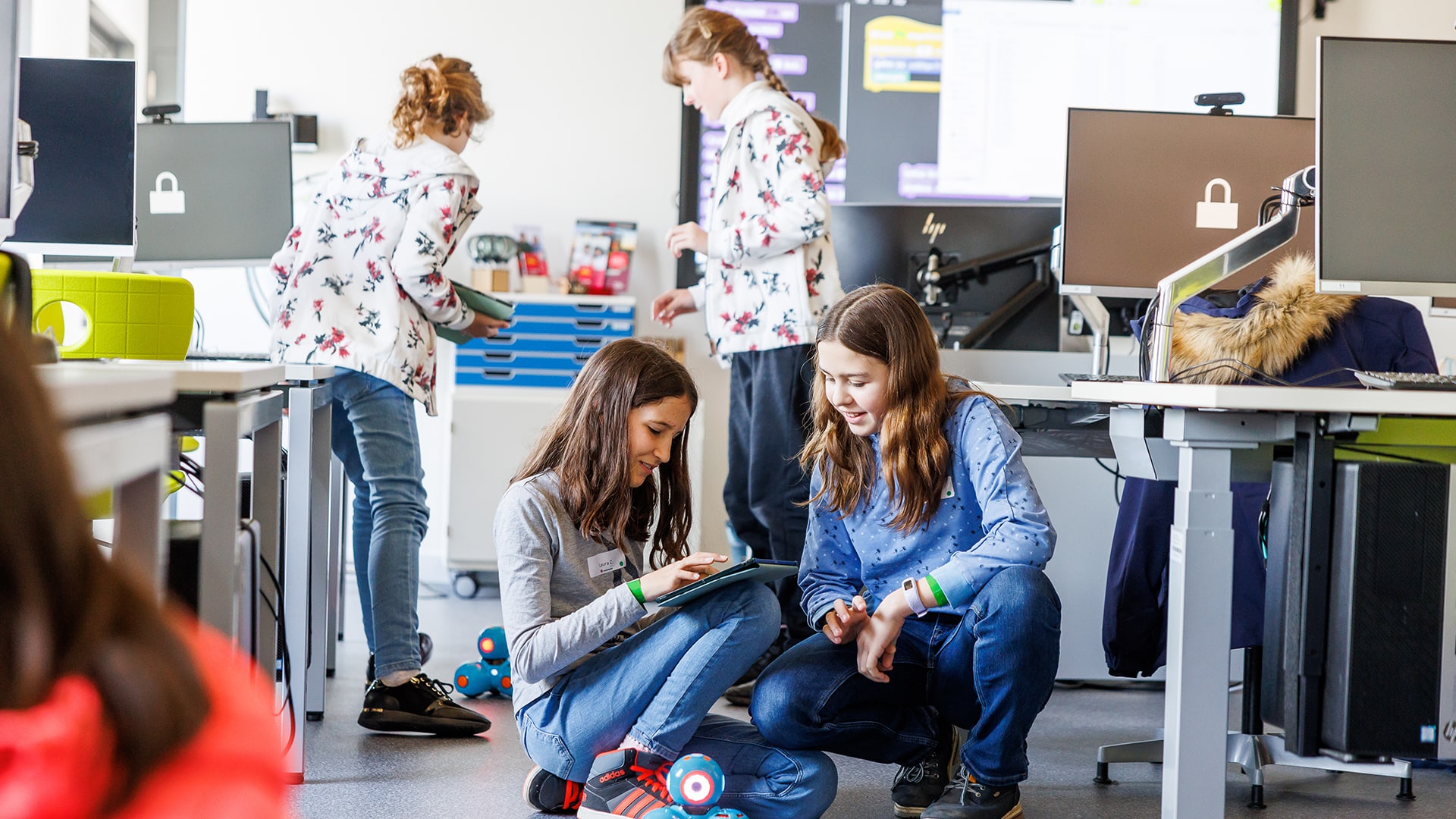 Roboterprogrammierung beim Girls´Day in der experimenta