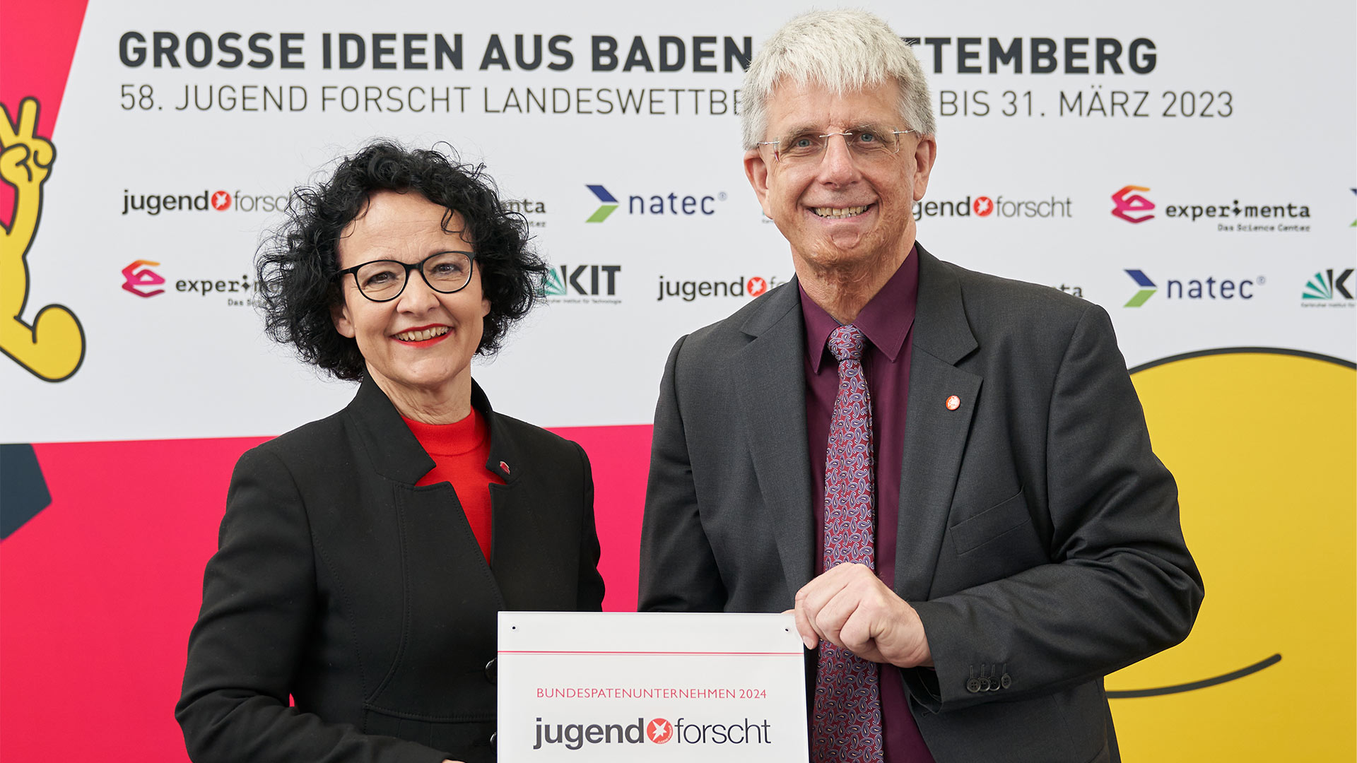 Prof. Dr. Bärbel Renner, Geschäftsführerin der experimenta, und Dr. Nico Kock, Vorstand der Stiftung Jugend forscht e.V., freuen sich auf den Bundeswettbewerb Jugend forscht 2024 in Heilbronn