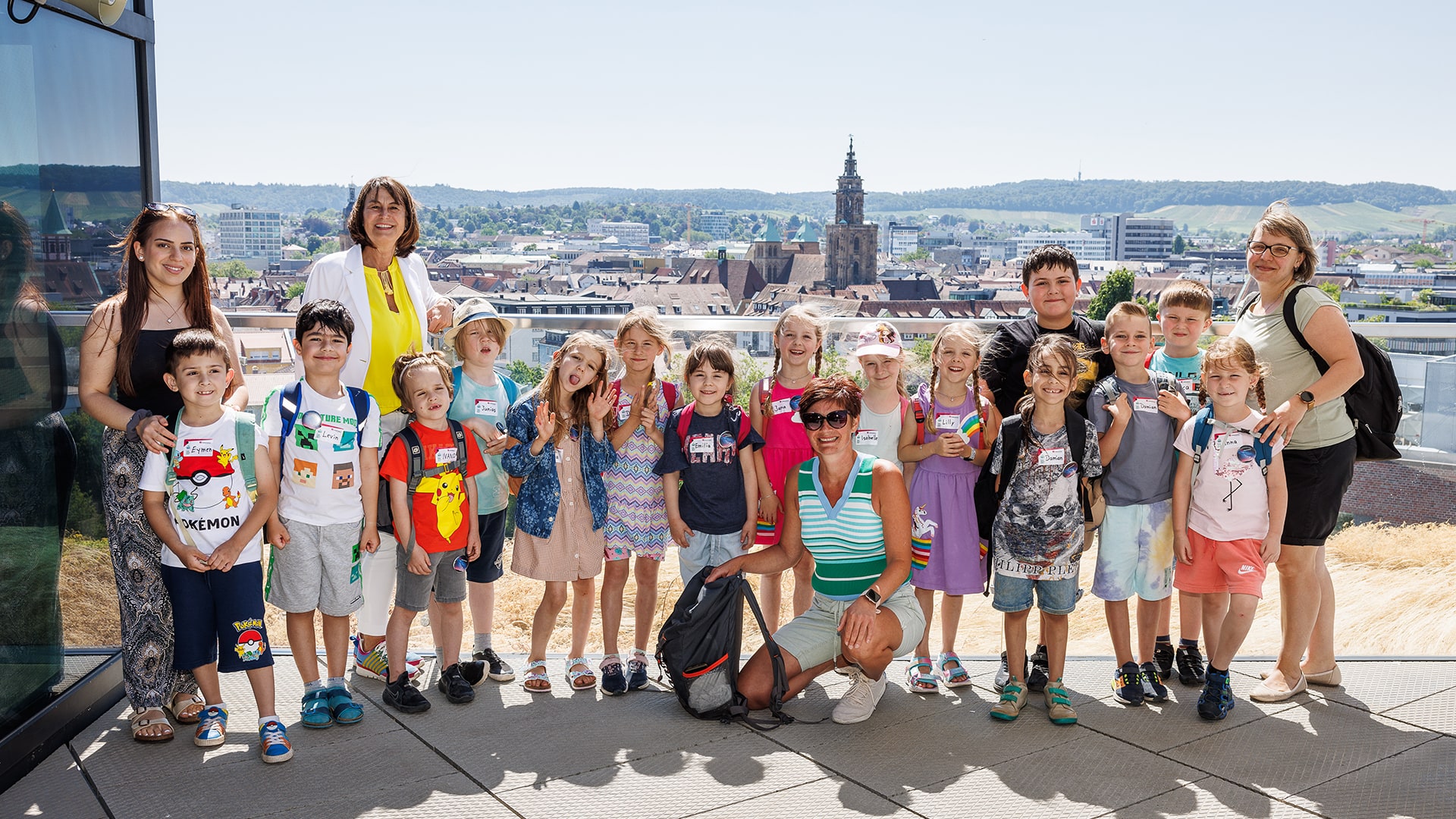 Kinder beim „Tag der kleinen Forscher“ in der experimenta auf der Dachterrasse