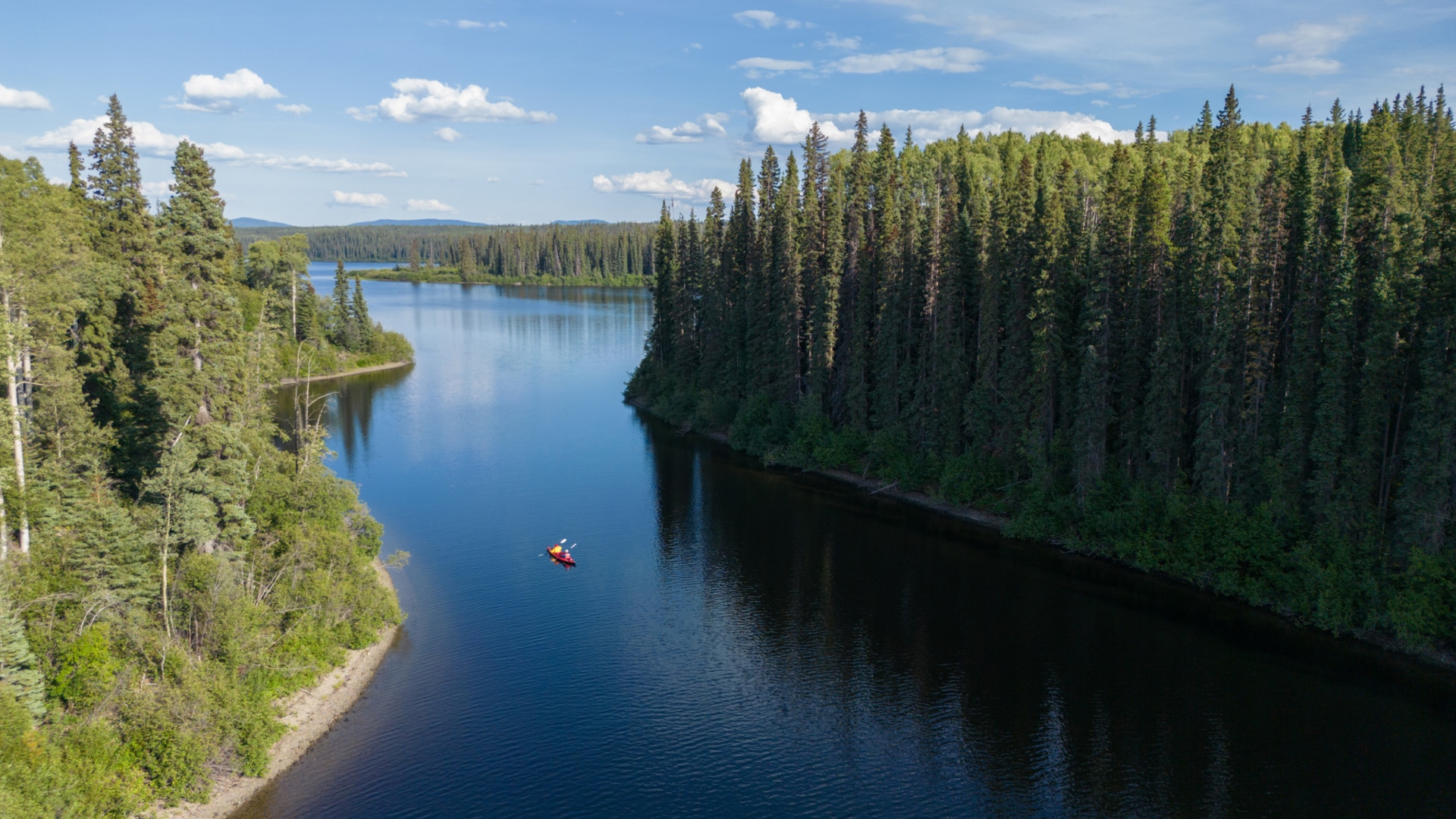 Foto von Fluß-Landschaft in Kanada mit Paddelboot